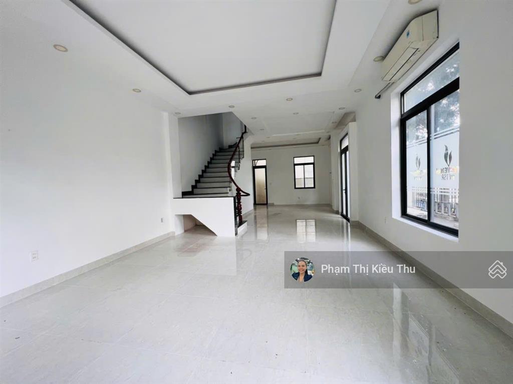 Cần cho thuê căn góc 2 mặt tiền đường lớn lakeview city dt 8,6x20m 3 lầu hoàn thiện cơ bản 5pn