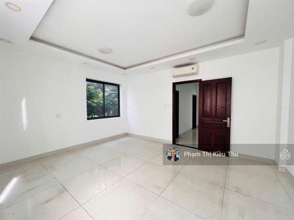 Cần cho thuê căn góc 2 mặt tiền đường lớn lakeview city dt 8,6x20m 3 lầu hoàn thiện cơ bản 5pn