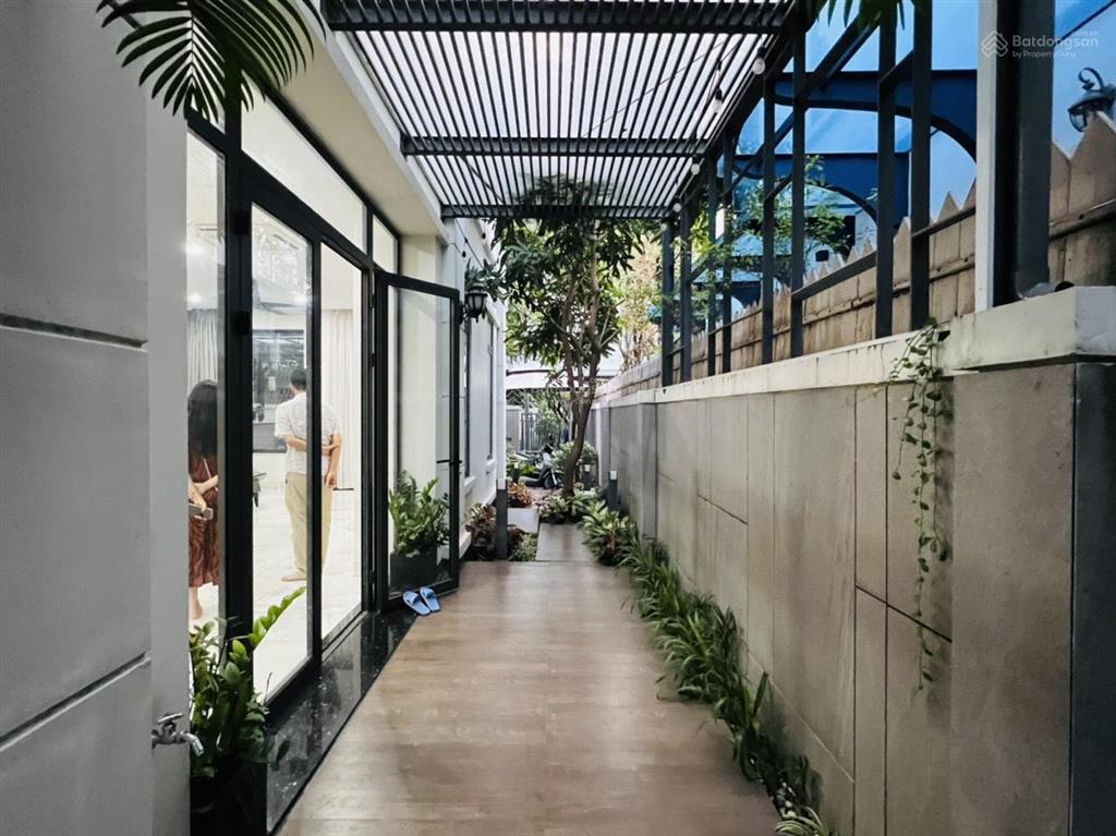 Biệt thự sân vườn lakeview city full nội thất, dt 8x22m 1 trệt 2 lầu, giá thuê 50tr  0902 872 ***
