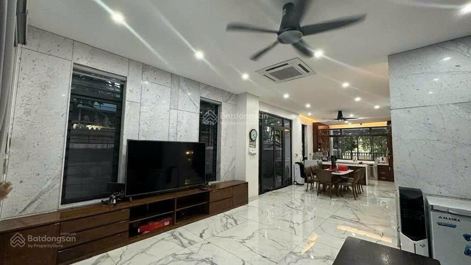Biệt thự sân vườn lakeview city full nội thất, dt 8x22m 1 trệt 2 lầu, giá thuê 50tr  0902 872 ***