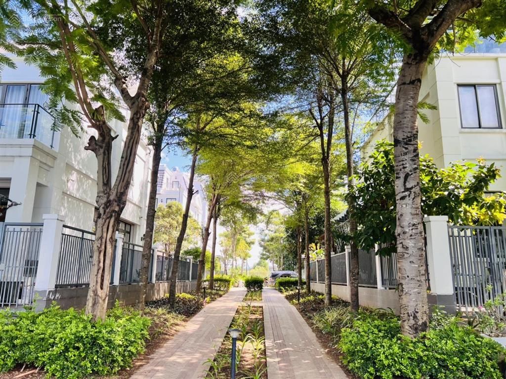 Gấp cần tiền bán nhanh căn nhà phố lakeview city dt 5x20m 3 lầu, giá bán 18,5 tỷ  ngay 0902 872 ***