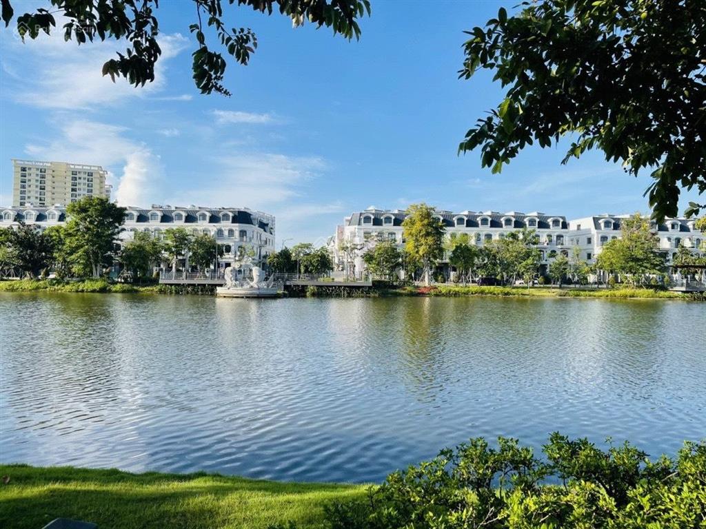 Gấp cần tiền bán nhanh căn nhà phố lakeview city dt 5x20m 3 lầu, giá bán 18,5 tỷ  ngay 0902 872 ***