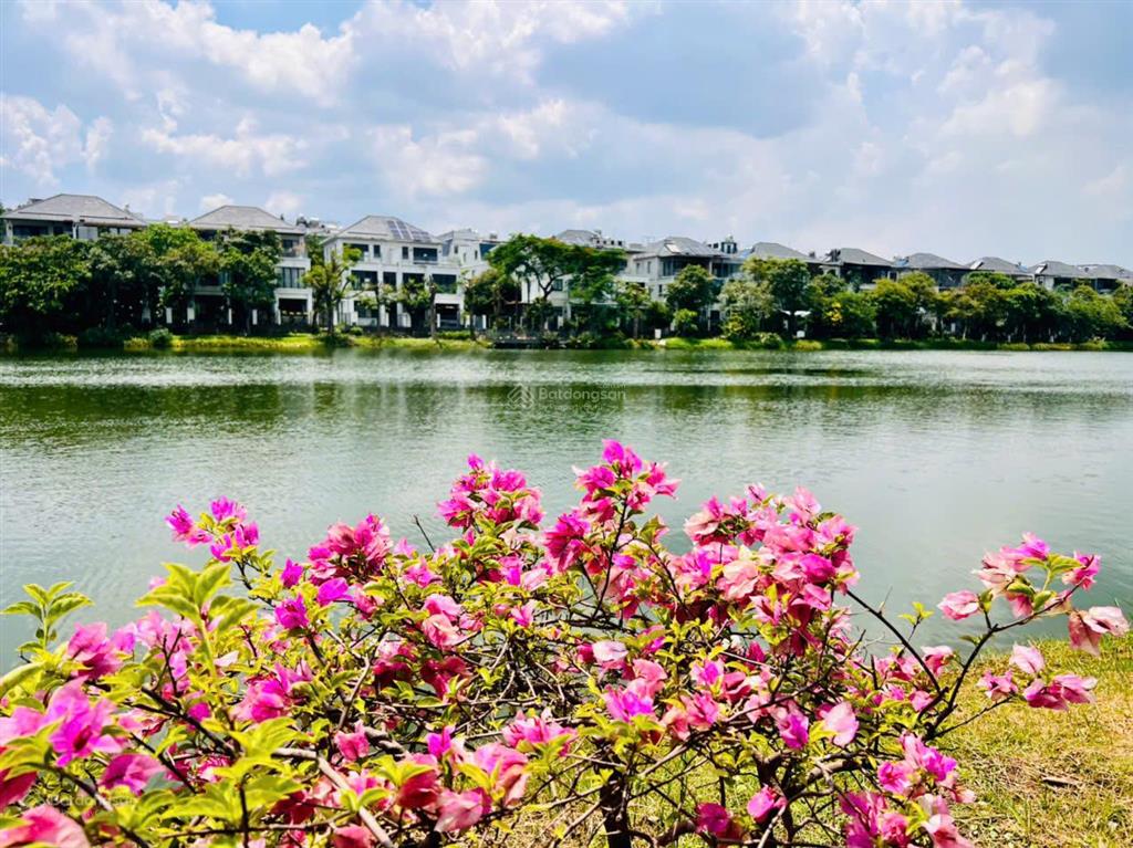 Gấp cần tiền bán nhanh căn nhà phố lakeview city dt 5x20m 3 lầu, giá bán 18,5 tỷ  ngay 0902 872 ***