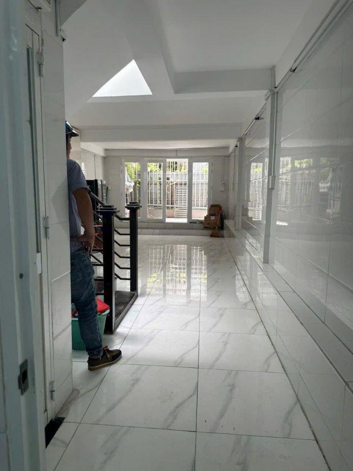 Cho thuê Mặt tiền kinh doanh Trưng Nữ Vương sát chợ Hóc Môn 7*15 trệt 3 lầu 8 phòng cho thuê