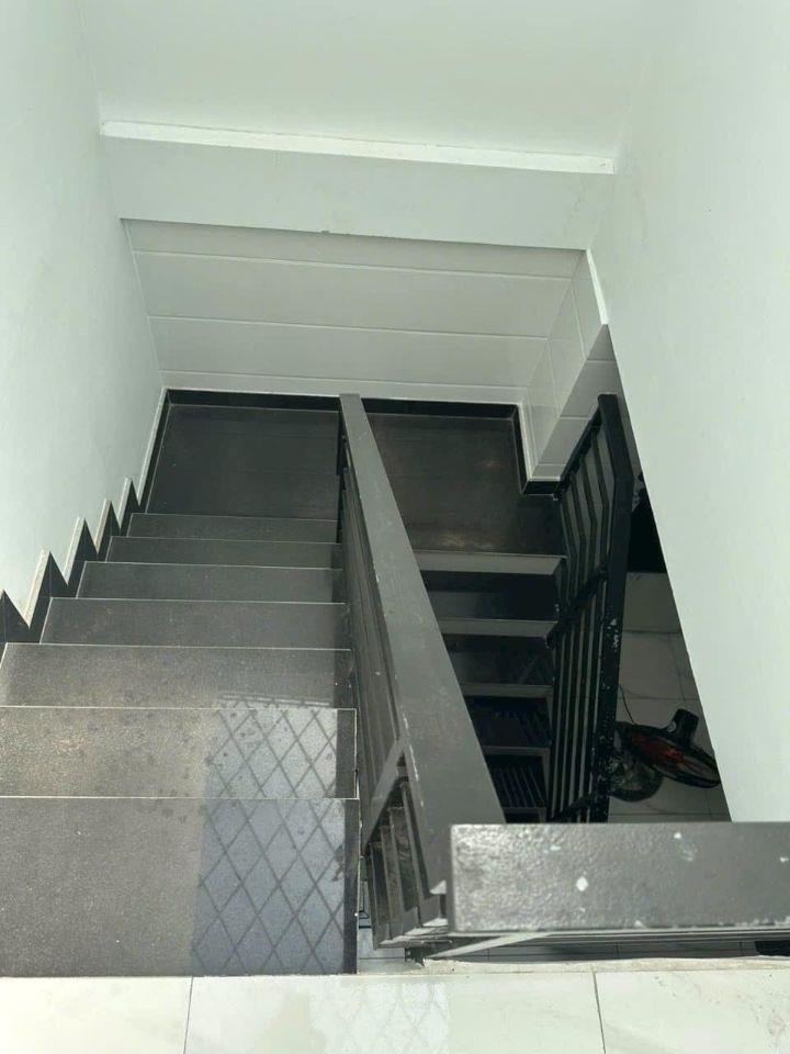 Cho thuê Mặt tiền kinh doanh Trưng Nữ Vương sát chợ Hóc Môn 7*15 trệt 3 lầu 8 phòng cho thuê