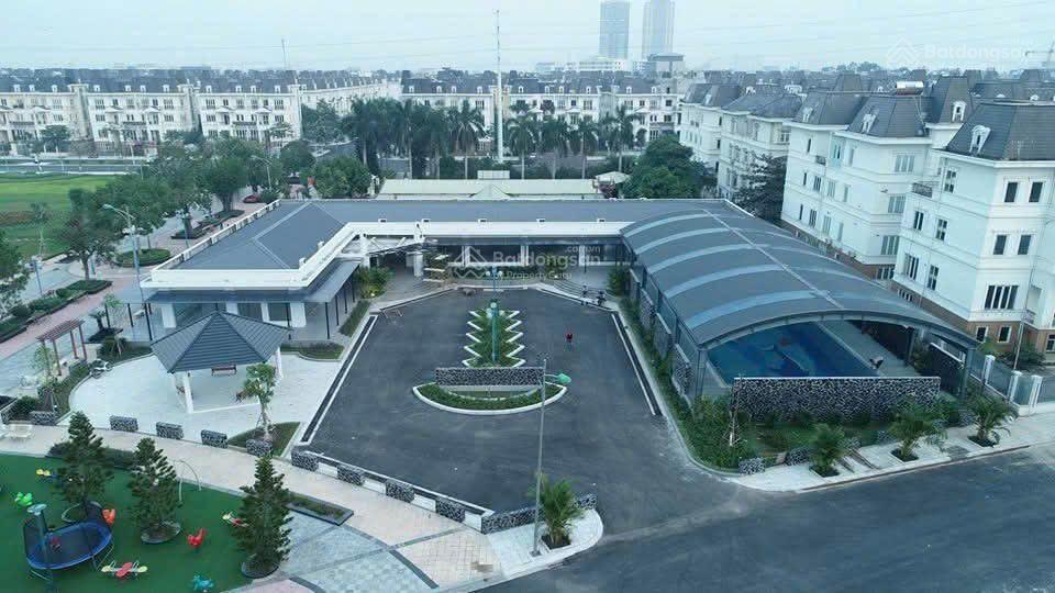 Chủ nhà cần bán gấp căn biệt thự đợn lập vien hồ diều hòa và khu vui chơi thể thao.tại dự án lideco