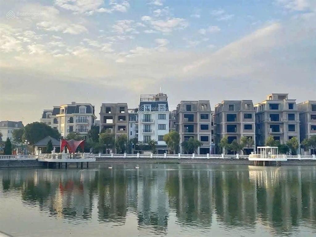 Chủ nhà cần bán gấp căn biệt thự đợn lập vien hồ diều hòa và khu vui chơi thể thao.tại dự án lideco