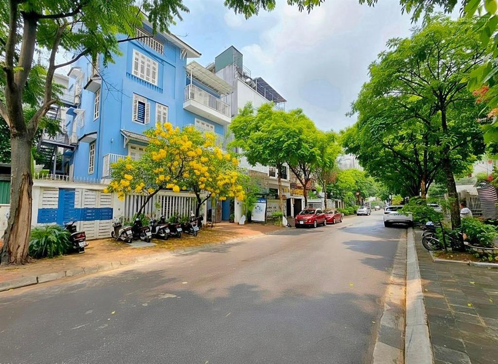 Biệt thự vip yên hòa, an sinh tốt, trung tâm cầu giấy, 5 tầng thang máy, 140 tỷ có thương lượng