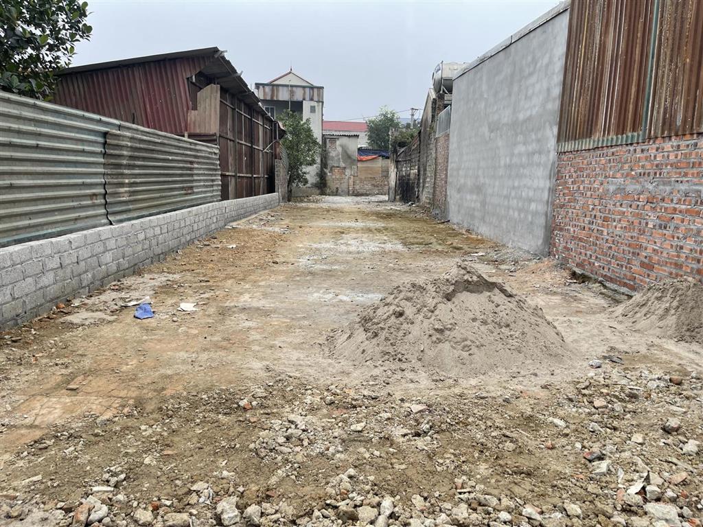Haàng ngon bổ tt xuân mai. 374m2, 74m2 odt cách ql6 300m. tt hn 32km. giá cắt lỗ  em 0979 174 ***