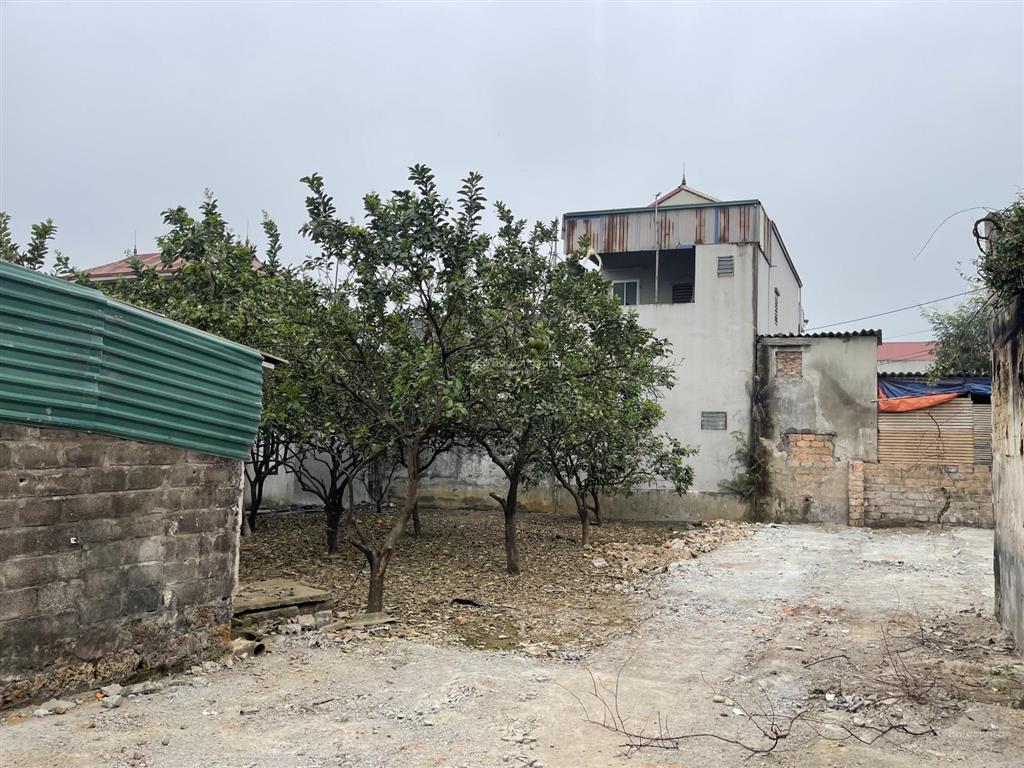 Haàng ngon bổ tt xuân mai. 374m2, 74m2 odt cách ql6 300m. tt hn 32km. giá cắt lỗ  em 0979 174 ***