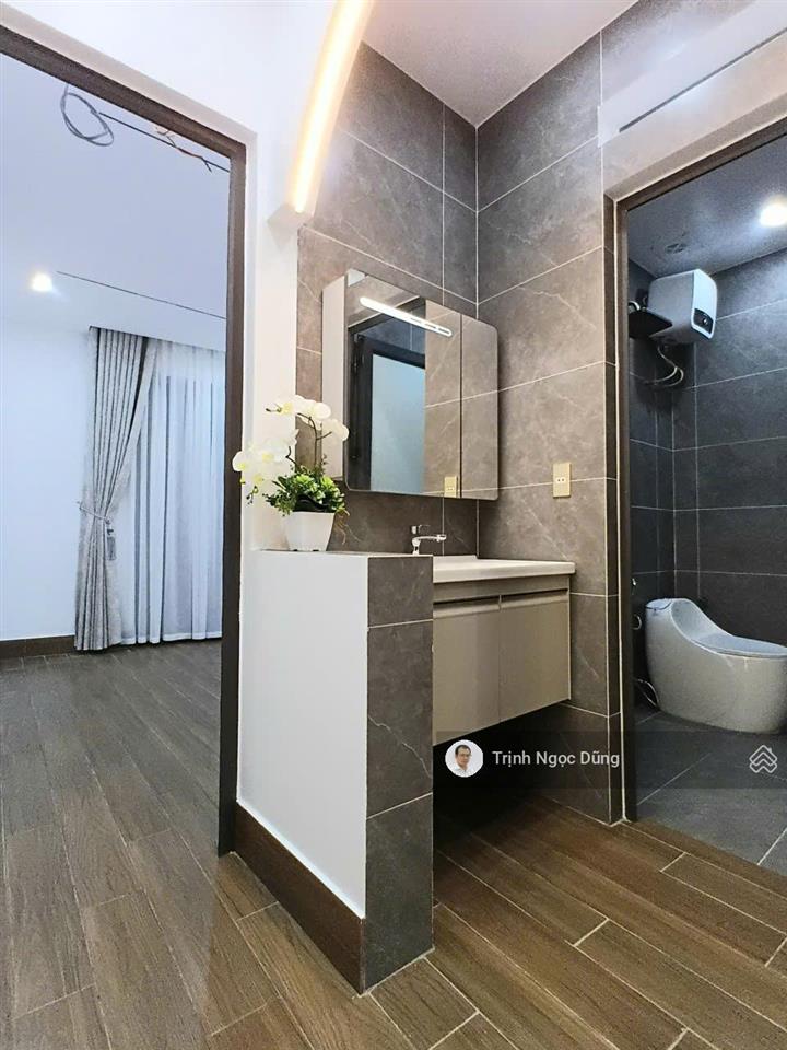 Bán nhà 4 tầng mặt đường nguyễn văn linh, lê chân, hải phòng, kinh doanh buôn bán ok, giá 6,95 tỷ