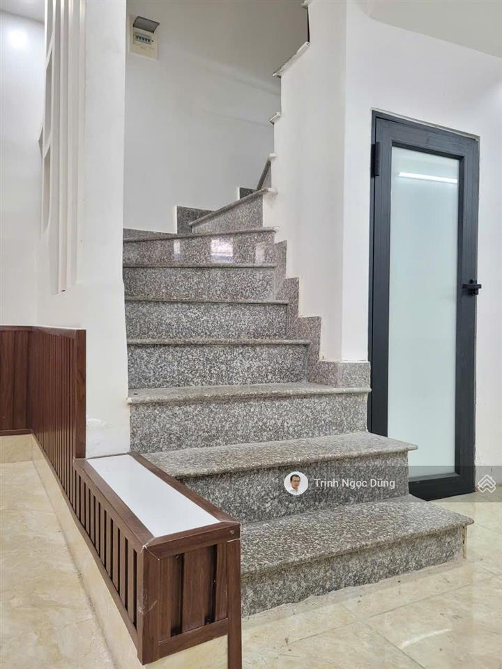 Bán nhà 3 tầng mặt đường hải thành 1 dương kinh hải phòng, oto vào nhà, kinh doanh ok, giá 2.85 tỷ.