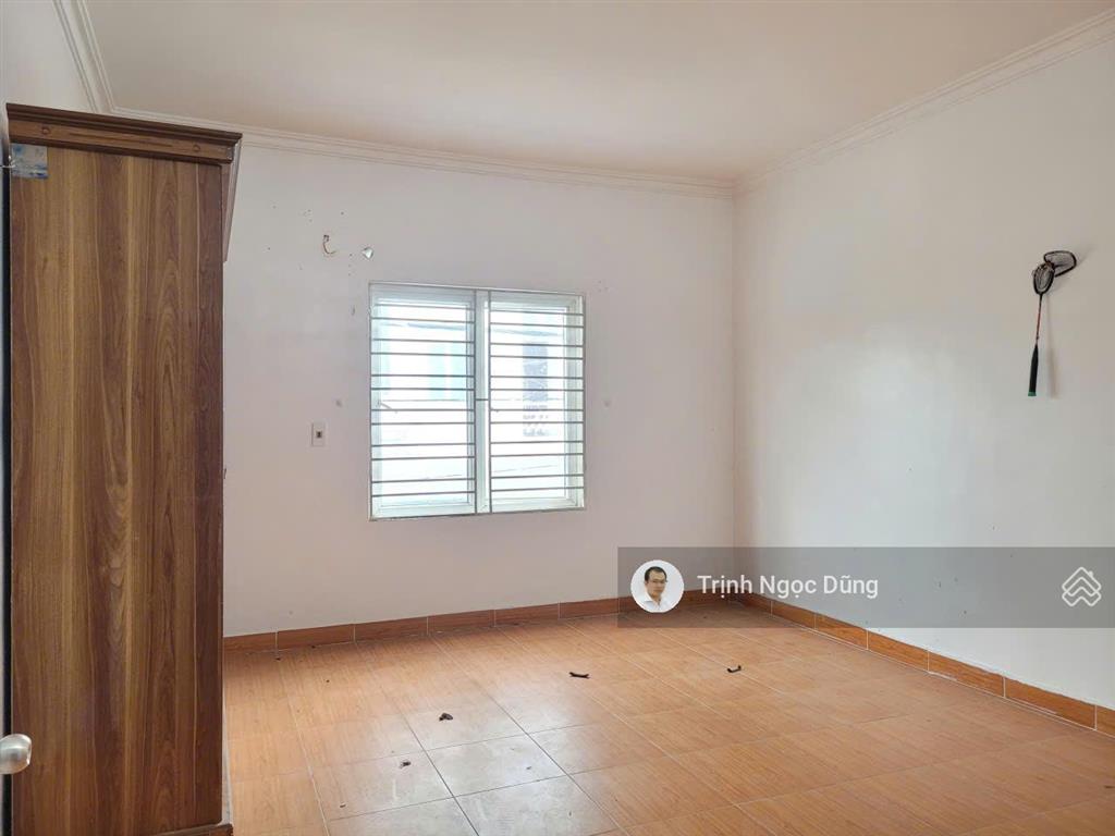 Bán nhà 3 tầng mặt đường hải thành 1 dương kinh hải phòng, oto vào nhà, kinh doanh ok, giá 2.85 tỷ.