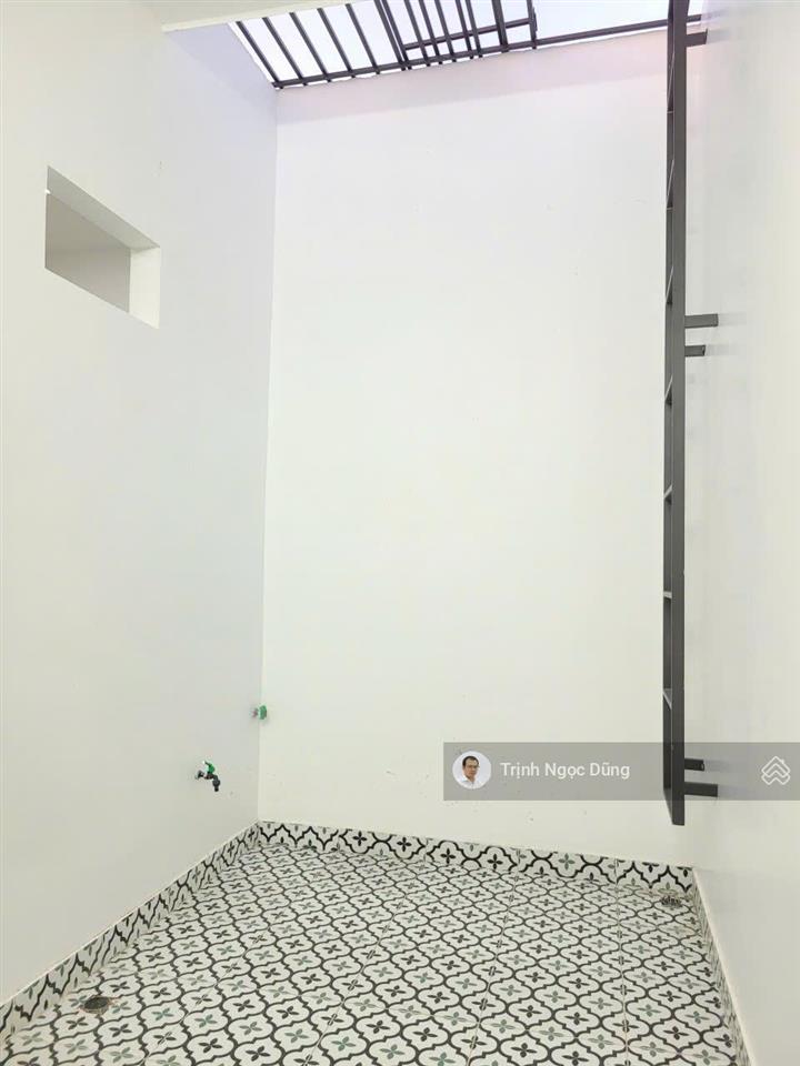 Bán nhà 3 tầng trần nhân tông ngã 5 kiến an hải phòng, ngõ nông, giá 2.48 tỷ.