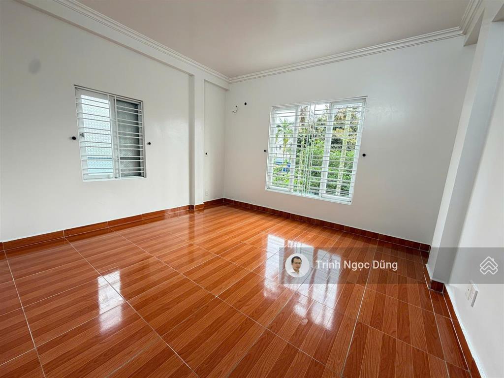 Bán nhà 3.5 tầng sân cổng riêng đằng hải hải an hải phòng, ngõ rộng oto vào nhà, giá 2.89 tỷ.