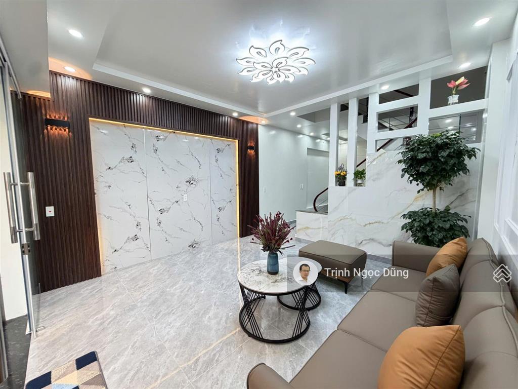Bán nhà 3.5 tầng sân cổng riêng đằng hải hải an hải phòng, ngõ rộng oto vào nhà, giá 2.89 tỷ.