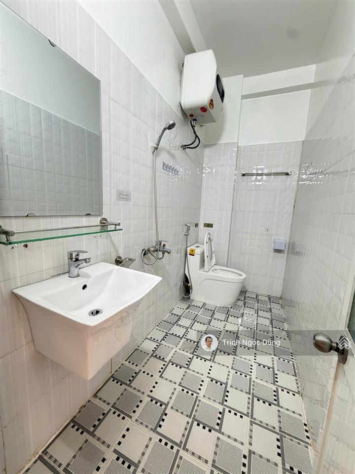 Bán nhà 3.5 tầng sân cổng riêng đằng hải hải an hải phòng, ngõ rộng oto vào nhà, giá 2.89 tỷ.