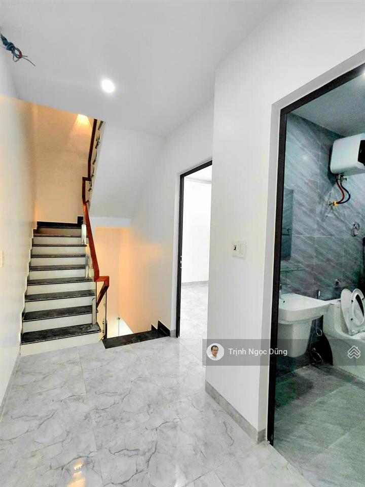 Bán nhà 4 tầng lô góc lũng đông thông tđc gốc lim đằng hải hải an hải phòng, giá 4.15 tỷ.