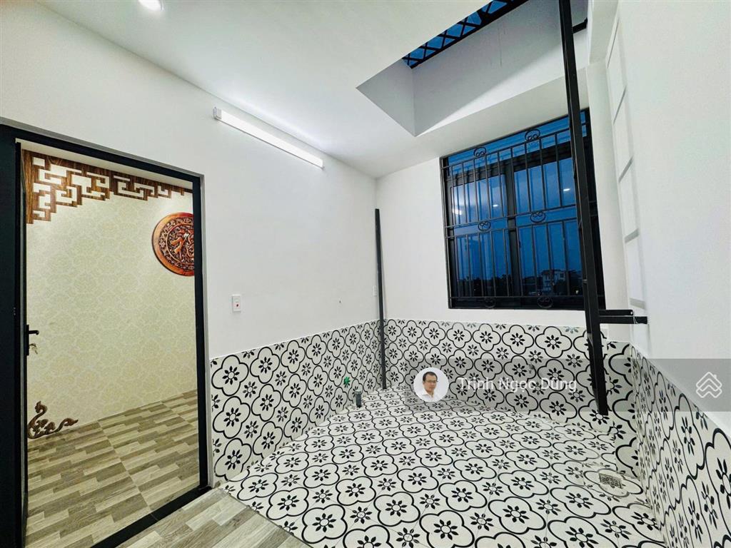 Bán nhà 3 tầng trần nhân tông ngã 6 kiến an hải phòng, ngõ nông, giá 2,05 tỷ.
