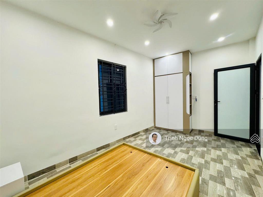 Bán nhà 3 tầng trần nhân tông ngã 6 kiến an hải phòng, ngõ nông, giá 2,05 tỷ.