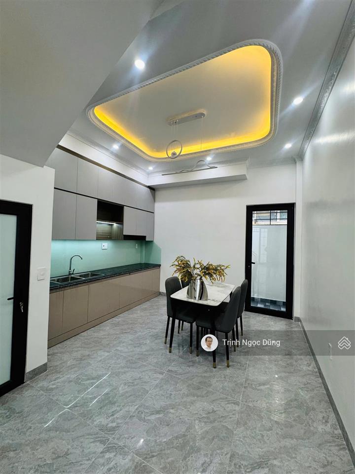 Bán nhà 4 tầng độc lập sân cổng riêng vũ chí thắng lê chân hải phòng oto đỗ cửa giá 4.19 tỷ tặng đồ