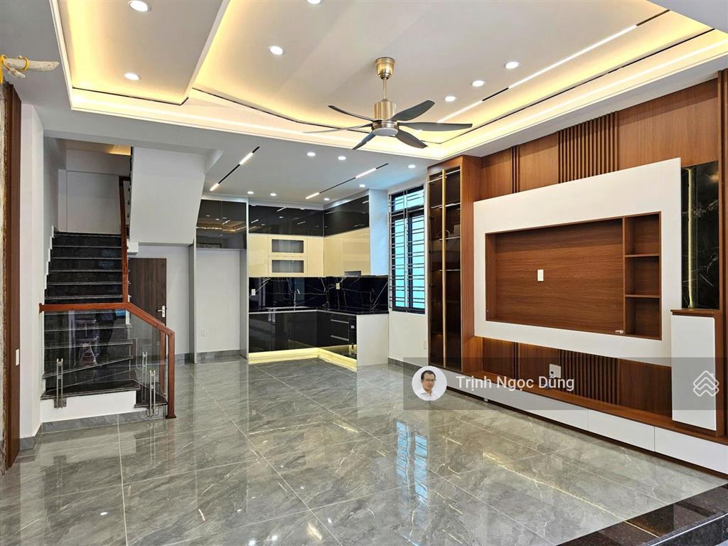 Bán nhà 4 tầng hồ sen lê chân hải phòng, ô tô đỗ cửa, giá 5.6 tỷ. tặng kèm nội thất