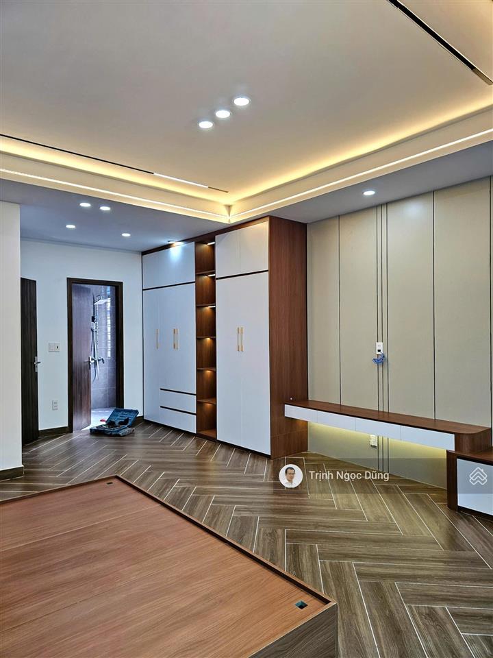 Bán nhà 4 tầng hồ sen lê chân hải phòng, ô tô đỗ cửa, giá 5.6 tỷ. tặng kèm nội thất