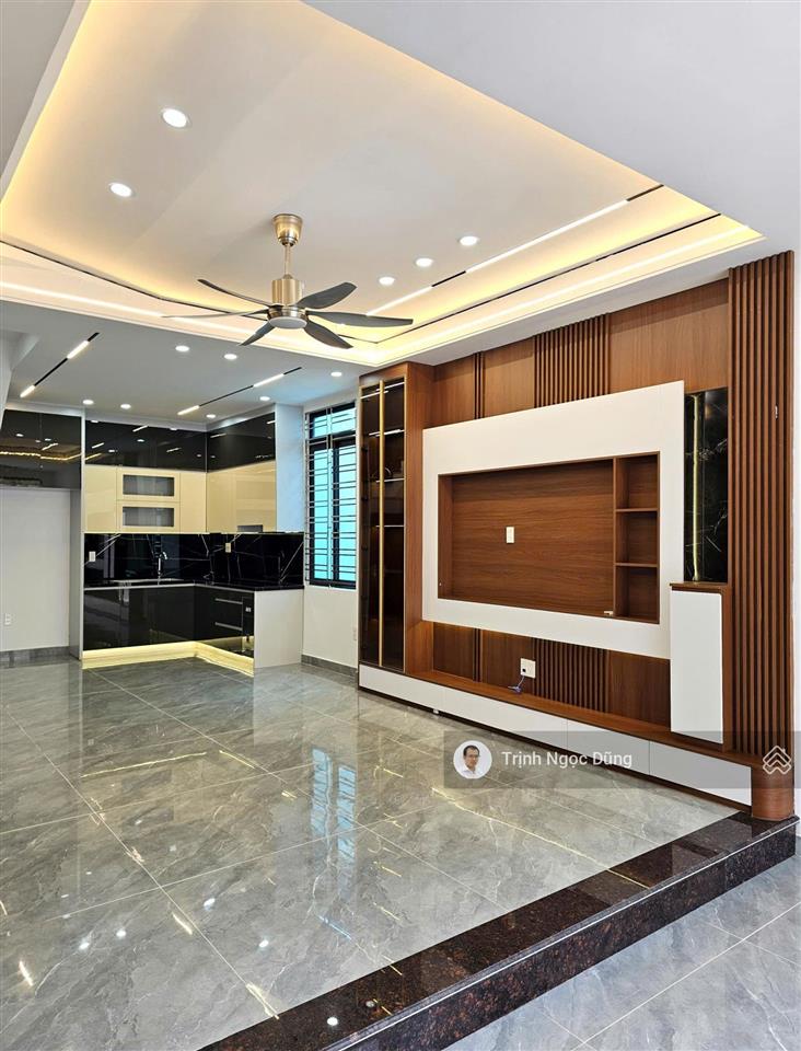 Bán nhà 4 tầng hồ sen lê chân hải phòng, ô tô đỗ cửa, giá 5.6 tỷ. tặng kèm nội thất