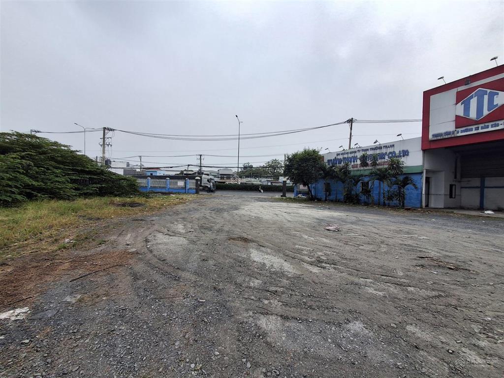Cho thuê nhà xưởng 3300m2 khu vực cầu vượt tân thới hiệp