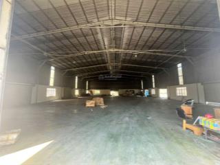 Cho thuê nhà xưởng 1400m2 ngã tư ga