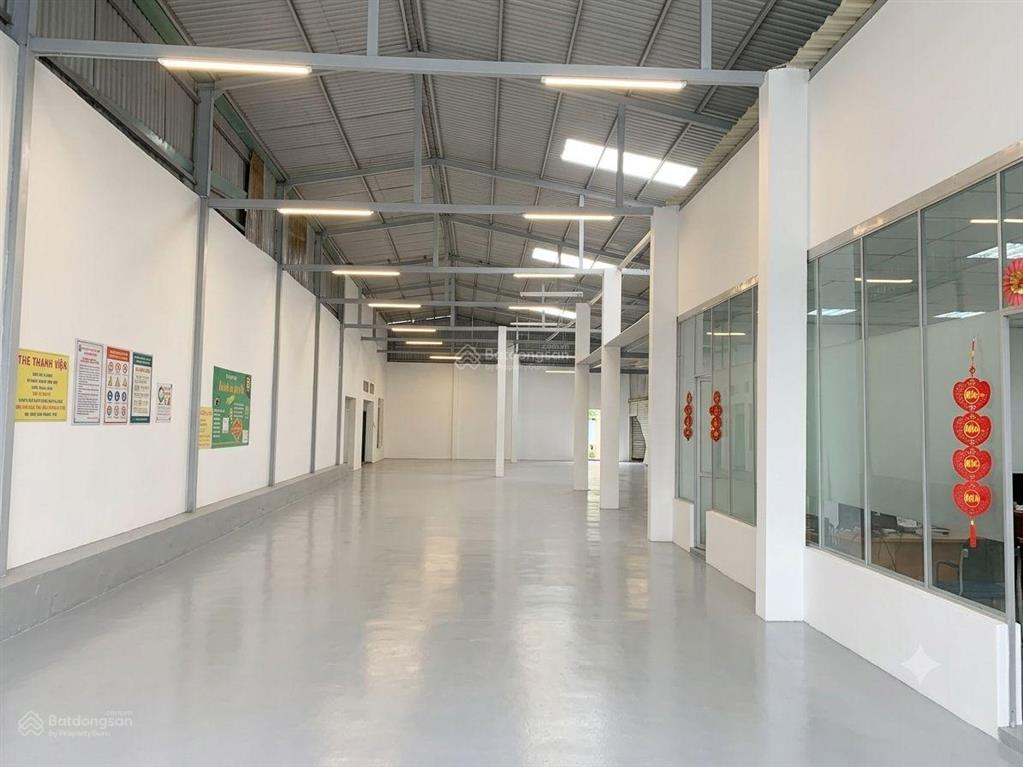 Cho thuê nhà xưởng 700m2 mặt tiền đường lớn ngay mega cầu vượt tân thới hiệp