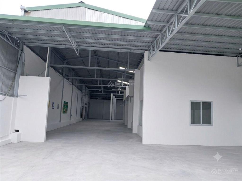 Cho thuê nhà xưởng 700m2 mặt tiền đường lớn ngay mega cầu vượt tân thới hiệp
