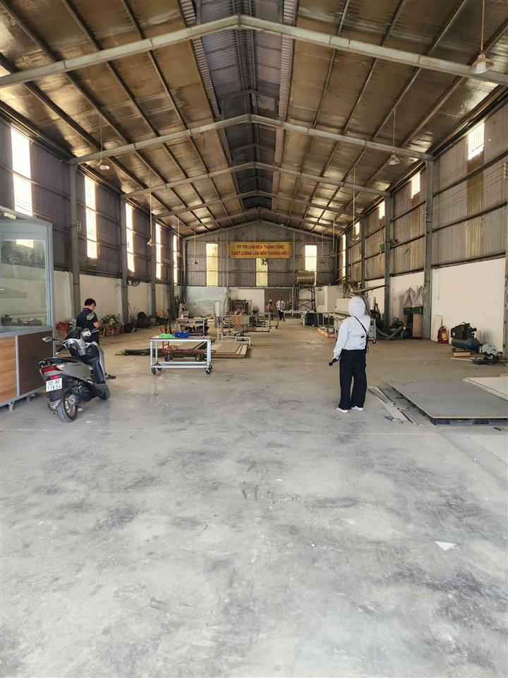 Cho thuê nhà xưởng 500m2 đường xe công 40 feet
