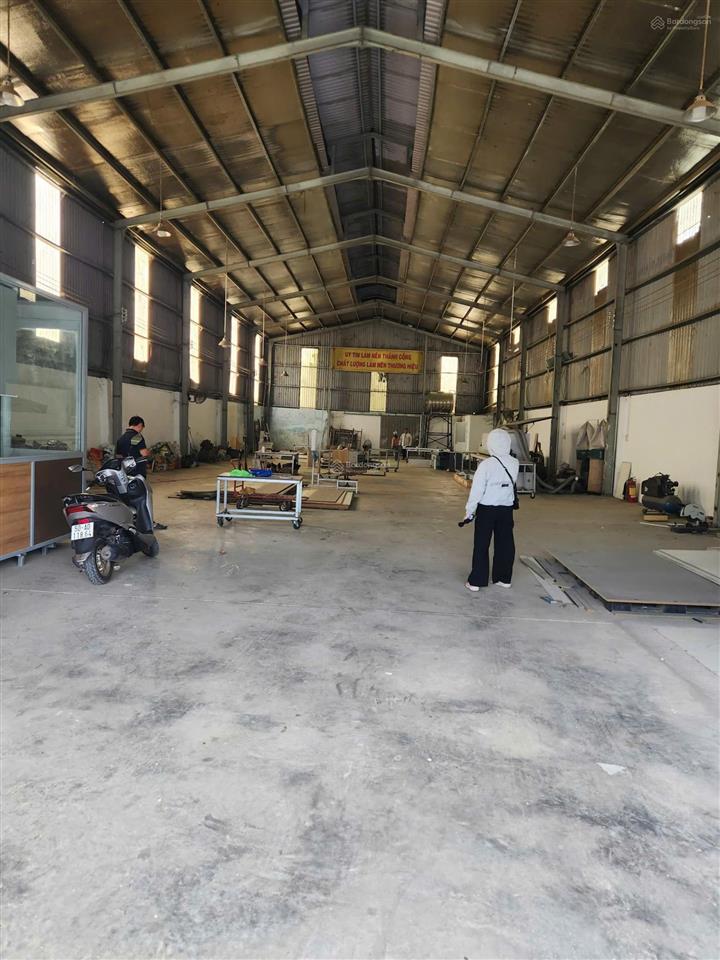 Cho thuê nhà xưởng 500m2 đường xe công 40 feet