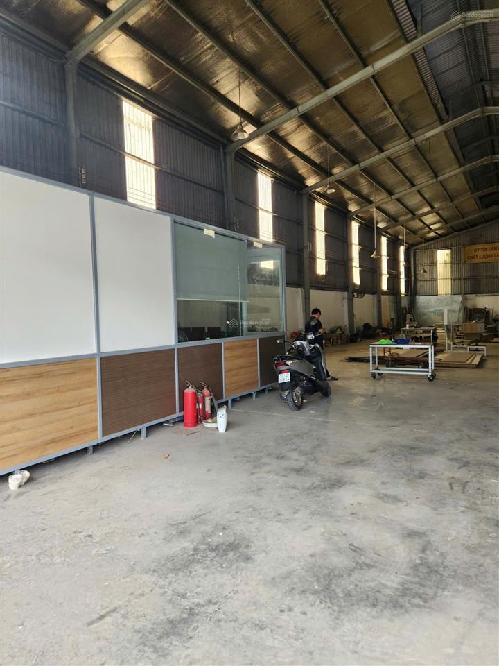 Cho thuê nhà xưởng 500m2 đường xe công 40 feet