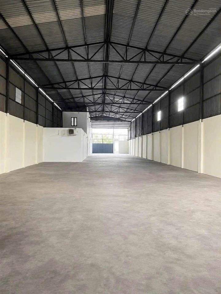 Cho thuê nhà xưởng 600m2 ngã tư ga