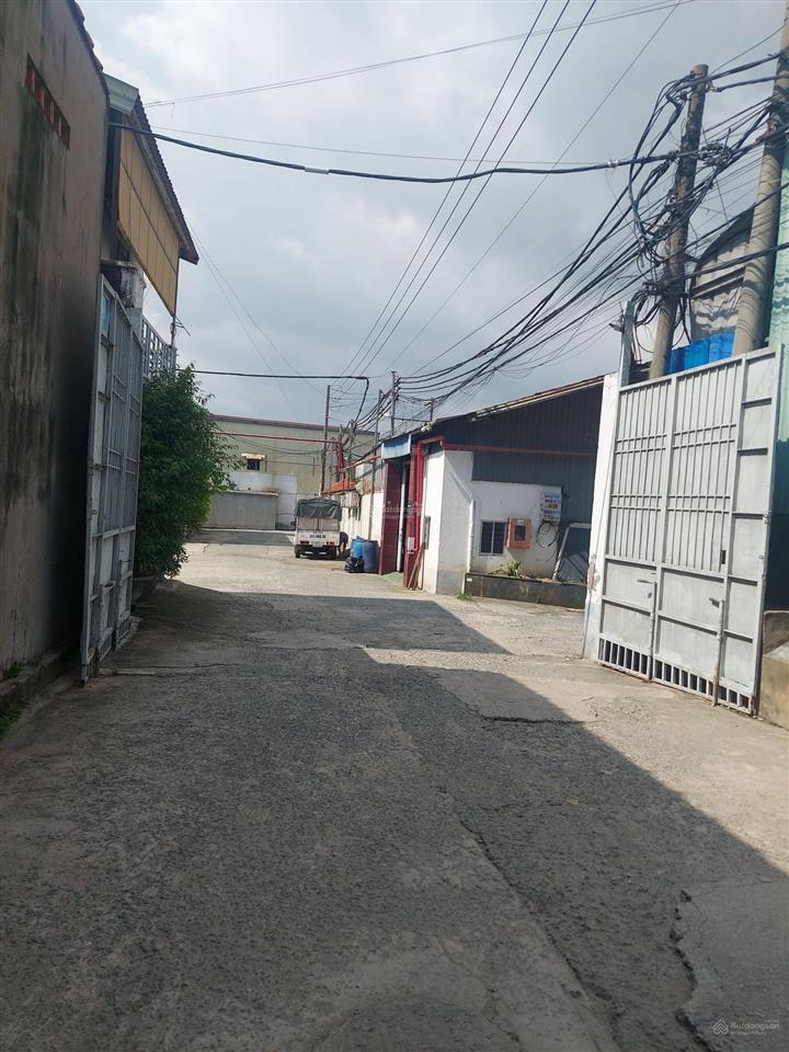 Cho thuê nhà xưởng 600m2 ngã tư ga