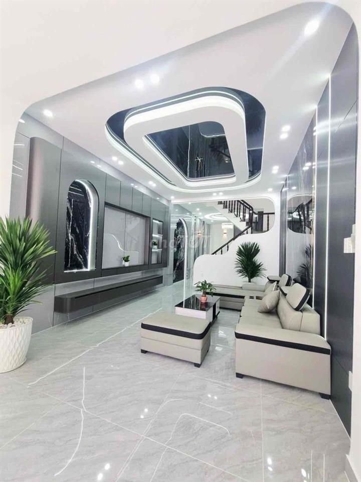 3 lầu _ 4 Pn _ Hẻm xe hơi _ Sát Hiệp Thành City