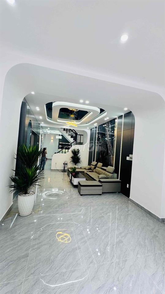 3 lầu _ 4 Pn _ Hẻm xe hơi _ Sát Hiệp Thành City