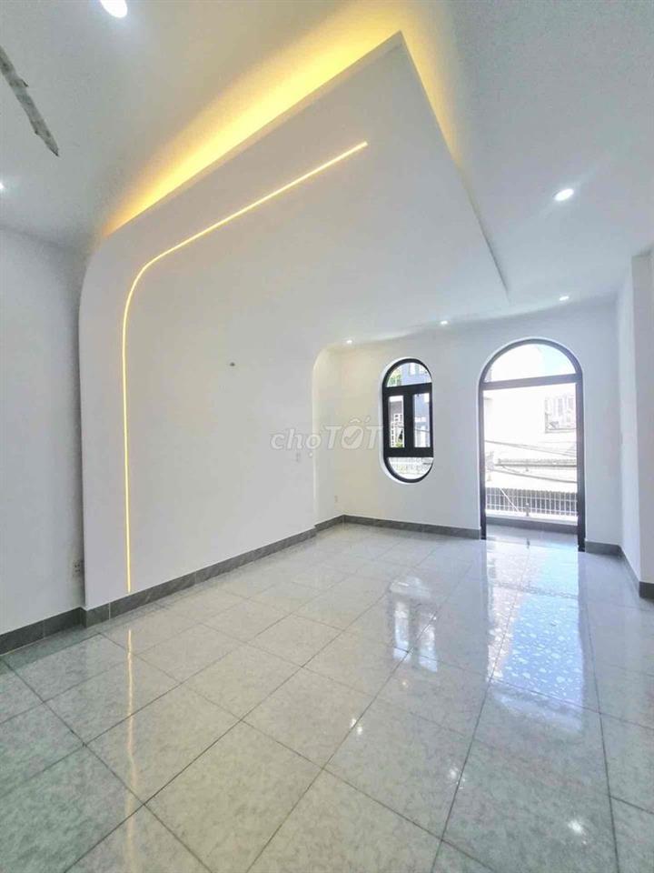 3 lầu _ 4 Pn _ Hẻm xe hơi _ Sát Hiệp Thành City