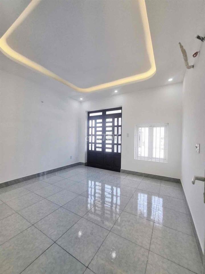 3 lầu _ 4 Pn _ Hẻm xe hơi _ Sát Hiệp Thành City