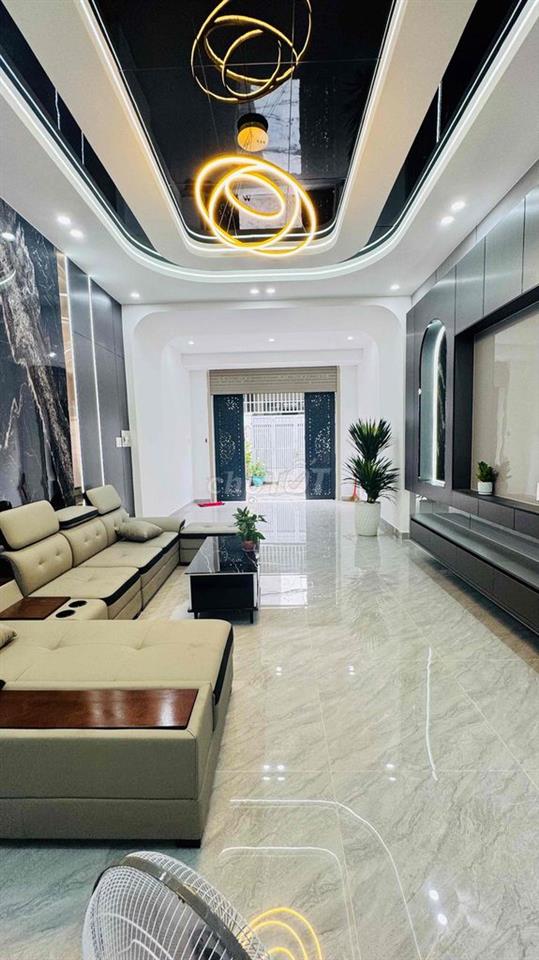 3 lầu _ 4 Pn _ Hẻm xe hơi _ Sát Hiệp Thành City