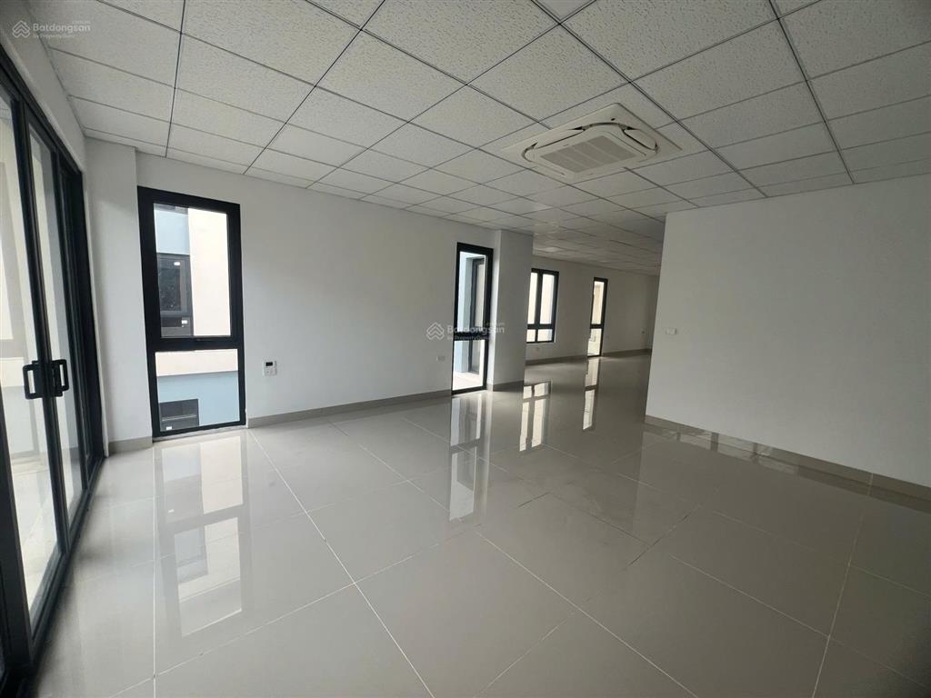 Cho thuê biệt thự dương nội hoàn thiện đẹp mới tinh cạnh hồ làm văn phòng, kho, kinh doanh  25tr