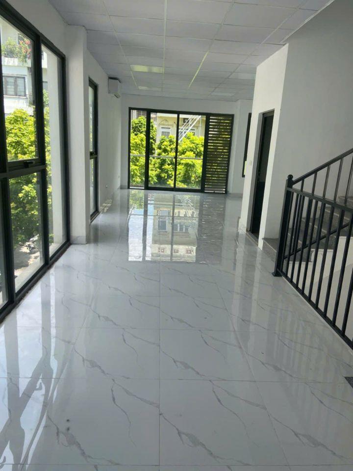 Cho thuê biệt thự An Vượng Villa ngay gần công viên Thiên Văn học dt 180m2, hoàn thiện full