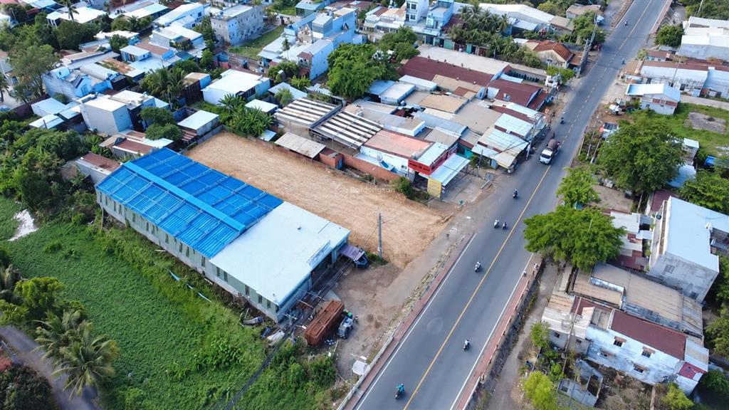 Mặt tiền hà duy phiên 17,5x50=872m có 261m thổ cư giá chỉ 14,3tr/m2