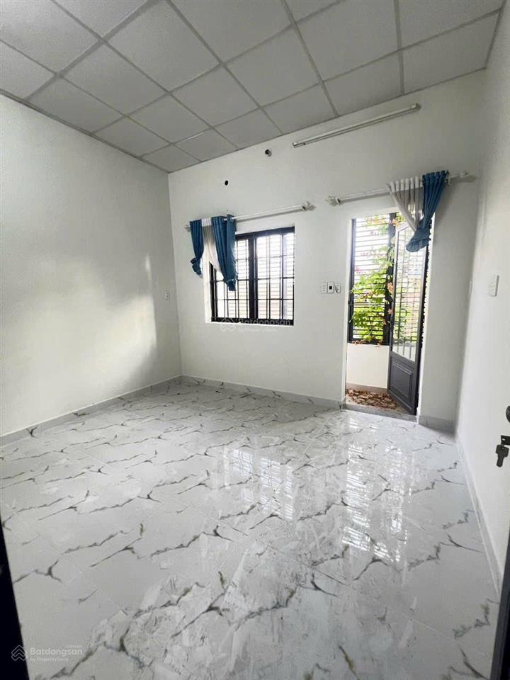 Nhỉnh 5 tỷ  nhà 3 lầu đúc btct  gần đường chợ lớn  4 pn 4wc