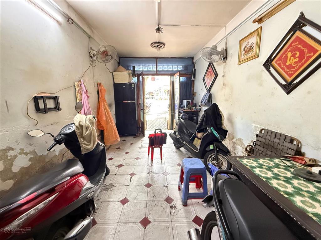 Nhỉnh 6 tỷ có nhà mt phạm văn chí 33m2, 1 trệt 2 lầu đúc, tiện sửa mới, sát bên chợ bình tây