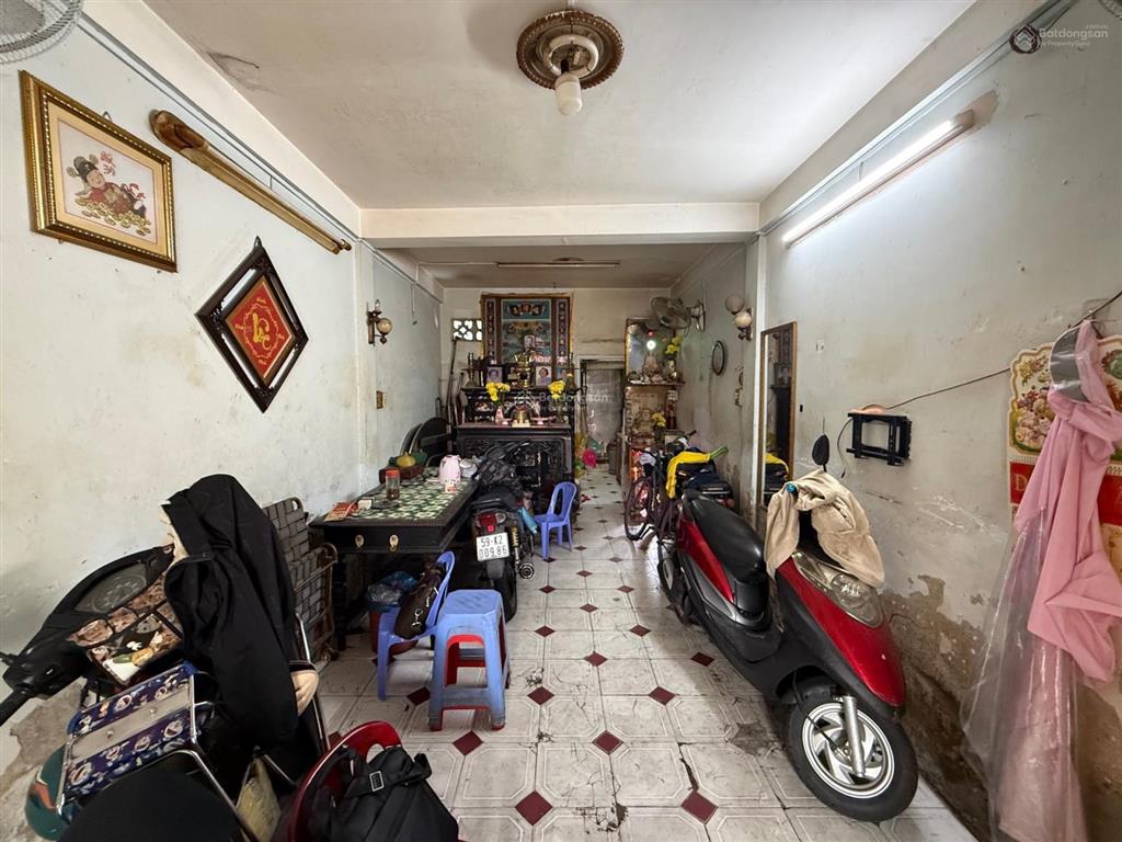 Nhỉnh 6 tỷ có nhà mt phạm văn chí 33m2, 1 trệt 2 lầu đúc, tiện sửa mới, sát bên chợ bình tây
