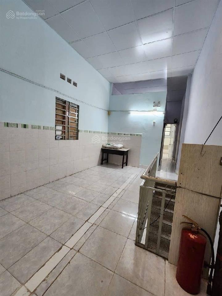 Bán đất tặng nhà mt hoàng lê kha  xe tải đỗ cửa  66m2 ngang 3 dài 11  giá 7,95 tỷ