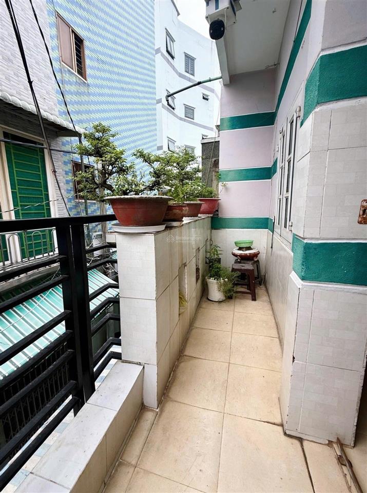 Nhà 2 tầng nở hậu hơn 4m  ngay bà hom 57m2  nhà mới đẹp  3 phòng ngủ  sổ đẹp pháp lý chuẩn hoà